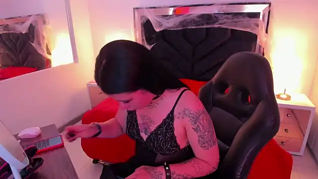 SusanVilla online show from 10/28/25, 07:49