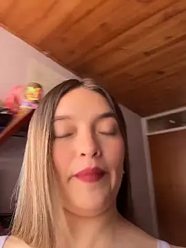 Snapshot of Miia_Millerr chatting on 11/19/25, 05:46 Miia Millerr online show from 11/19/25, 05:46