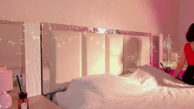 Violet Ferguson online show from 11/19/25, 05:13