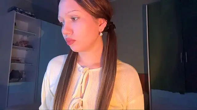 EmiIyKitty online show from 10/22/25, 08:08