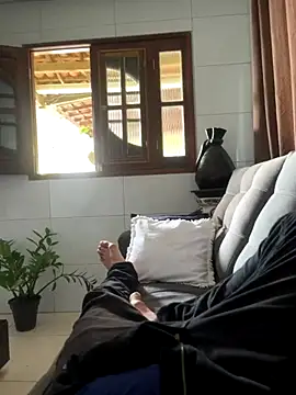 Snapshot of MCLZK chatting on 10/31/25, 05:58 MCLZK online show from 10/31/25, 05:58