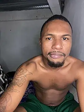 Snapshot of Colombiano-negro chatting on 10/21/25, 02:18 Colombiano-negro online show from 10/21/25, 02:18