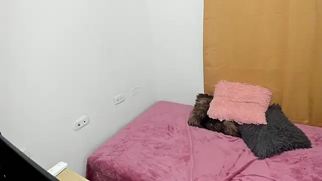 Snapshot of Gabrielasexi_69 chatting on 11/17/25, 04:35 Gabrielasexi 69 online show from 11/17/25, 04:35