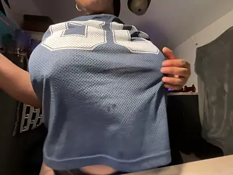 monicaval online show from 11/11/25, 05:07