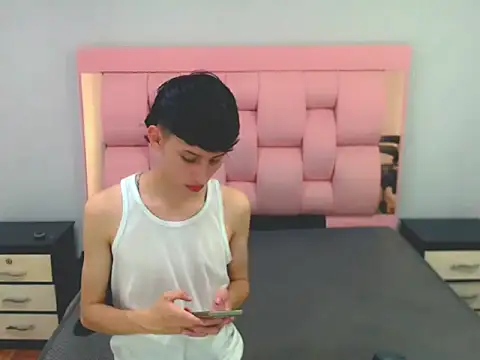 thaigo twink38 online show from 10/31/25, 10:11