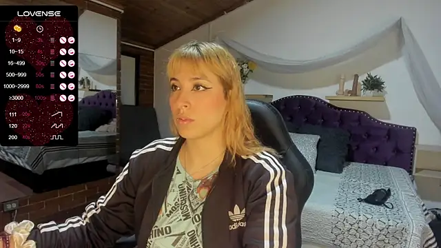 sophialyh 1 online show from 10/08/25, 12:25