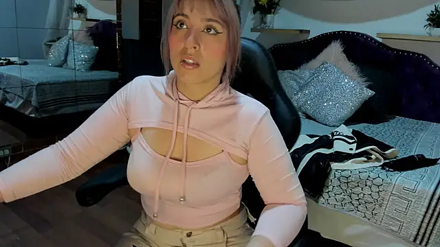 sophialyh 1 online show from 11/05/25, 01:22