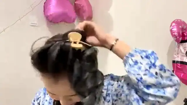 Snapshot of CarollFalick chatting on 10/24/25, 12:12 CarollFalick online show from 10/24/25, 12:12