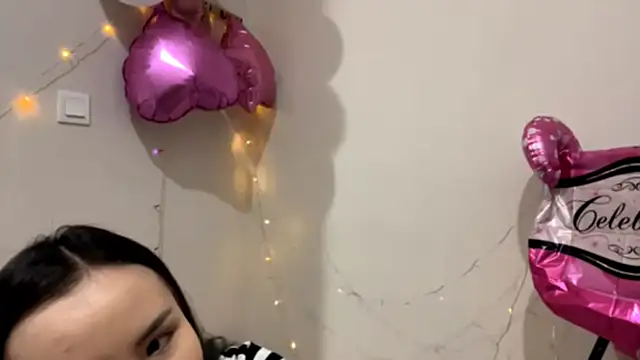 Snapshot of CarollFalick chatting on 10/25/25, 12:13 CarollFalick online show from 10/25/25, 12:13