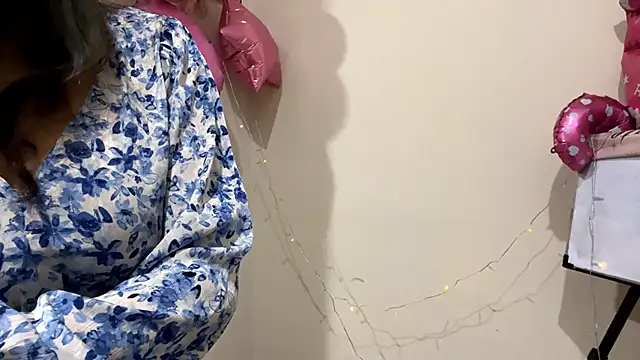 Snapshot of CarollFalick chatting on 10/30/25, 12:28 CarollFalick online show from 10/30/25, 12:28