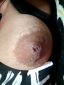 Hotmommax online show from 10/07/25, 08:17