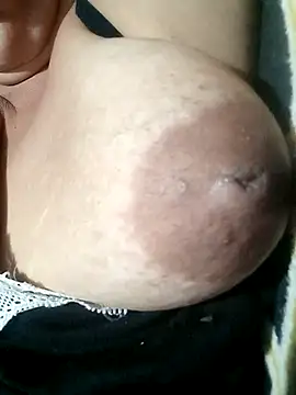 Hotmommax online show from 10/22/25, 07:24