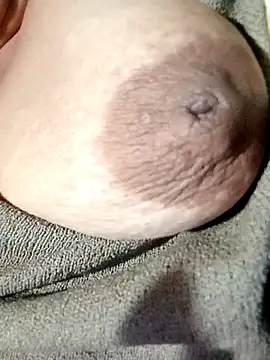 Hotmommax online show from 10/26/25, 06:25