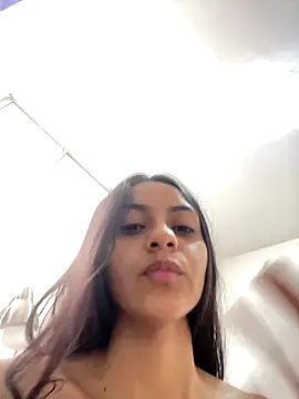 miluwatson online show from 10/18/25, 07:36