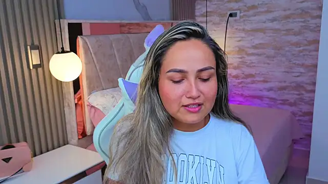 Snapshot of lila_cute1 chatting on 10/24/25, 08:16 lila cute1 online show from 10/24/25, 08:16