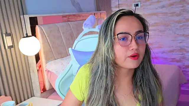 Snapshot of lila_cute1 chatting on 10/25/25, 12:23 lila cute1 online show from 10/25/25, 12:23