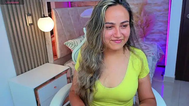 Snapshot of lila_cute1 chatting on 11/06/25, 07:59 lila cute1 online show from 11/06/25, 07:59