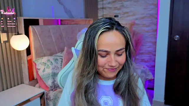 Snapshot of lila_cute1 chatting on 11/16/25, 04:01 lila cute1 online show from 11/16/25, 04:01