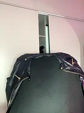 EmilyZuits online show from 11/08/25, 08:51