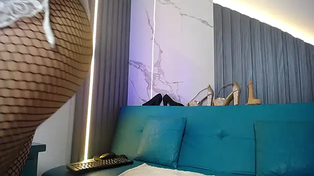 chloe  Jones  online show from 11/07/25, 12:38