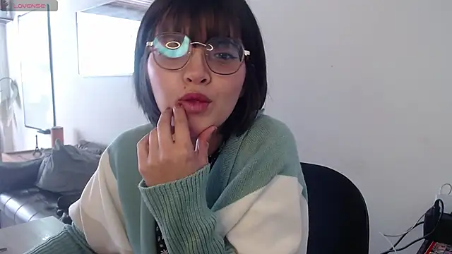 Snapshot of NamiDVelvet chatting on 10/03/25, 02:36 NamiDVelvet online show from 10/03/25, 02:36