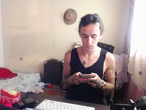 monroedelrey online show from 10/24/25, 04:47