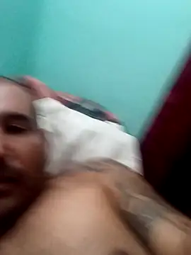 Snapshot of cesargoch87 chatting on 10/14/25, 03:18 cesargoch87 online show from 10/14/25, 03:18