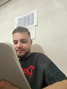 Snapshot of KingAdonisss chatting on 10/08/25, 04:37 KingAdonisss online show from 10/08/25, 04:37