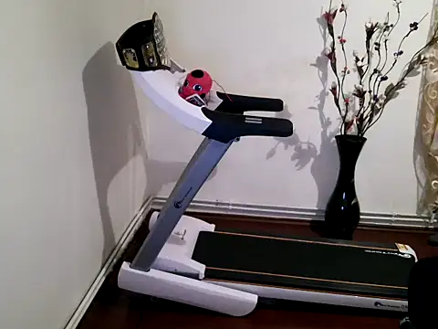 Snapshot of KingAdonisss chatting on 10/15/25, 04:40 KingAdonisss online show from 10/15/25, 04:40