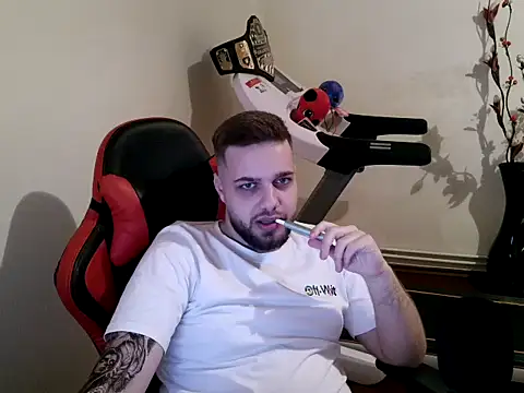 Snapshot of KingAdonisss chatting on 10/17/25, 08:50 KingAdonisss online show from 10/17/25, 08:50