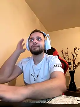 Snapshot of KingAdonisss chatting on 10/21/25, 03:02 KingAdonisss online show from 10/21/25, 03:02