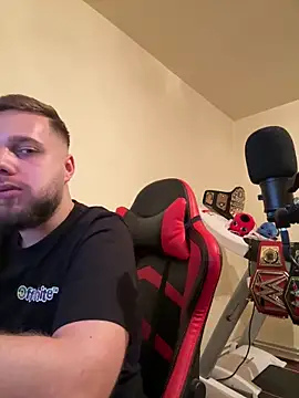 Snapshot of KingAdonisss chatting on 10/29/25, 03:58 KingAdonisss online show from 10/29/25, 03:58