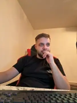 Snapshot of KingAdonisss chatting on 11/01/25, 04:42 KingAdonisss online show from 11/01/25, 04:42