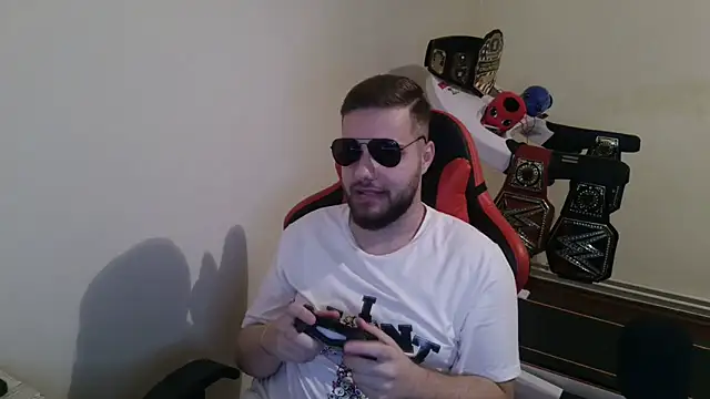 Snapshot of KingAdonisss chatting on 11/04/25, 03:22 KingAdonisss online show from 11/04/25, 03:22