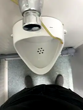 Snapshot of KingAdonisss chatting on 11/13/25, 06:18 KingAdonisss online show from 11/13/25, 06:18