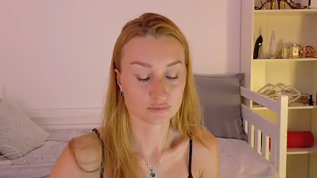 MysticRoxanne online show from 10/01/25, 07:42