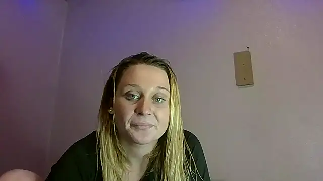 Queen2454 online show from 10/08/25, 11:46