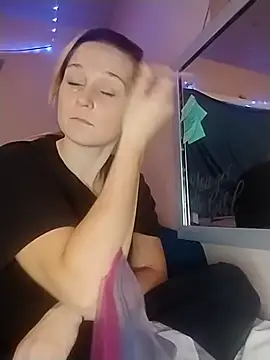 Queen2454 online show from 10/20/25, 07:58