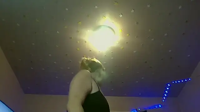 Queen2454 online show from 10/26/25, 10:58