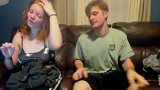 Snapshot of LoversUnleashedXO chatting on 10/18/25, 04:15 LoversUnleashedXO online show from 10/18/25, 04:15