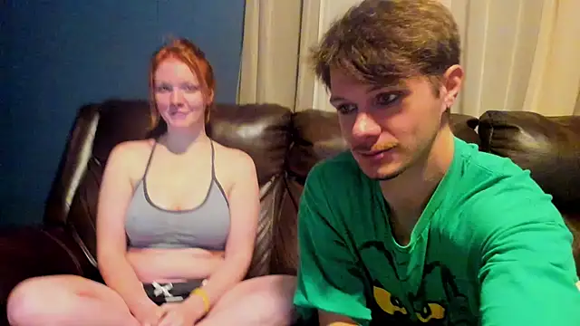 Snapshot of LoversUnleashedXO chatting on 10/27/25, 03:32 LoversUnleashedXO online show from 10/27/25, 03:32