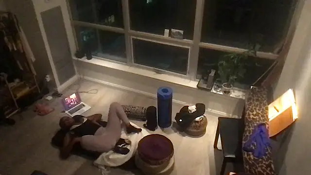 Snapshot of tia___fox chatting on 10/28/25, 03:54 tia fox online show from 10/28/25, 03:54