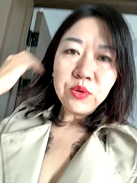 Snapshot of siru-love chatting on 10/16/25, 03:40 siru-love online show from 10/16/25, 03:40