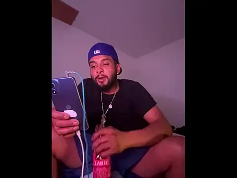 Snapshot of UrfavDilf69 chatting on 11/12/25, 06:25 UrfavDilf69 online show from 11/12/25, 06:25