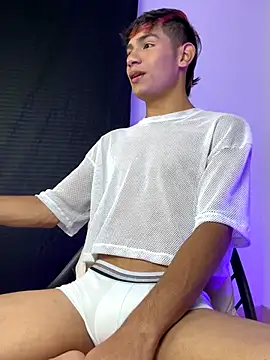 Snapshot of cherub_ chatting on 11/12/25, 01:17 cherub online show from 11/12/25, 01:17