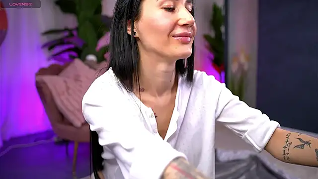 SerenaVelour online show from 10/21/25, 10:27