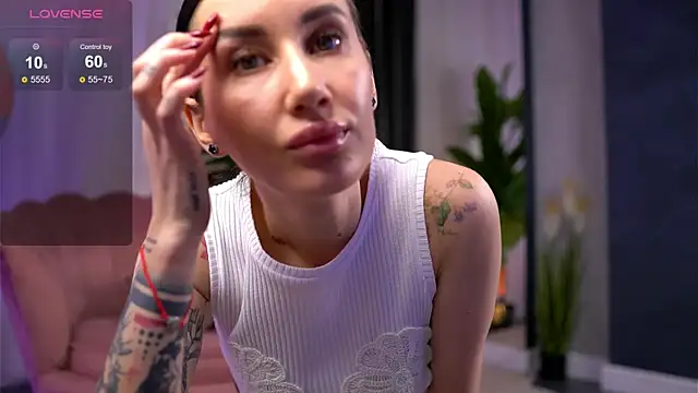 SerenaVelour online show from 11/04/25, 11:09