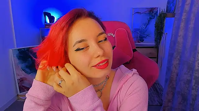 Snapshot of MarcelineChi chatting on 10/28/25, 06:06 MarcelineChi online show from 10/28/25, 06:06