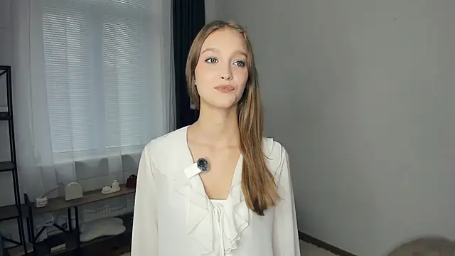 SerrenaAa online show from 10/07/25, 08:22