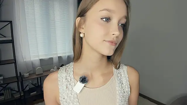 SerrenaAa online show from 10/15/25, 08:47